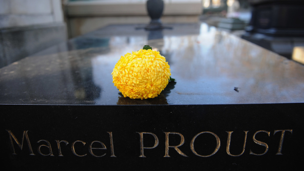 marcel proust's grave with yellow flower