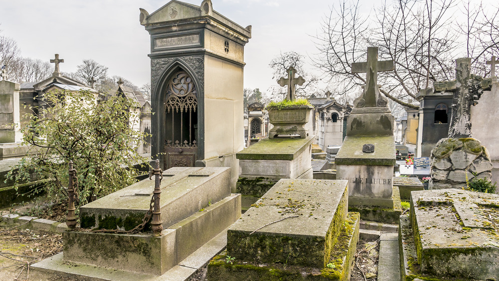 Pere Lachaise tombs covered in moss