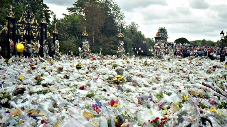Cropped photo by Maxwell Hamilton of the flowers left outside Buckingham Palace after the death of Princess Diana, https://creativecommons.org/licenses/by/2.0/