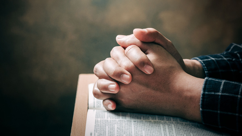 hands bible prayer