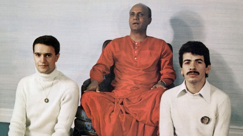 Sri Chinmoy, John McLaughlin, Carlos Santana, sitting