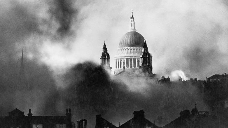 st paul's cathedral after blitz