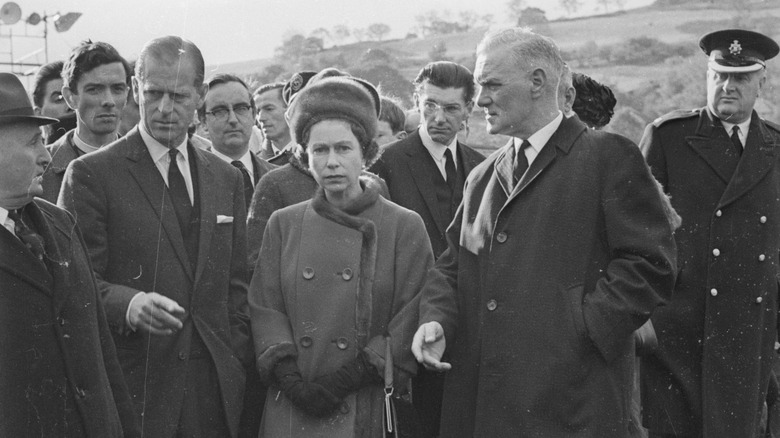 Queen Elizabeth visits Aberfan after disaster