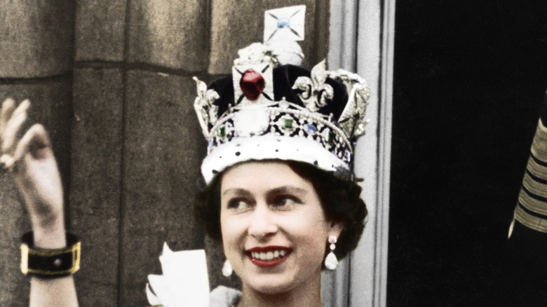 queen elizabeth II wearing imperial state crown