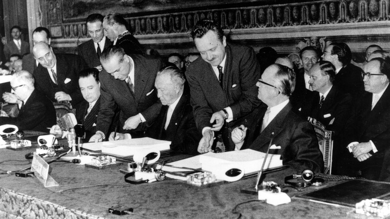 German delegation sign the treaty of rome 1957