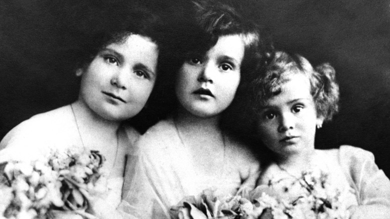 Young Gabor sisters posing 