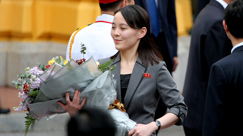 Kim Yo-jong holds bouquet