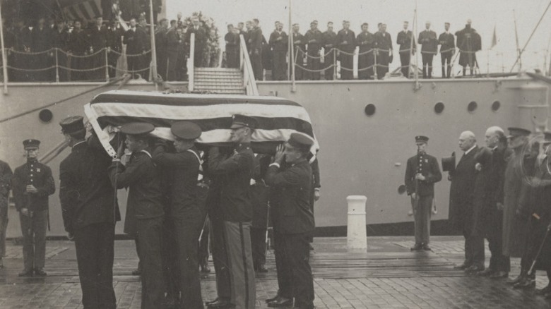 The Unknown Soldier arrives in the U.S. in 1921