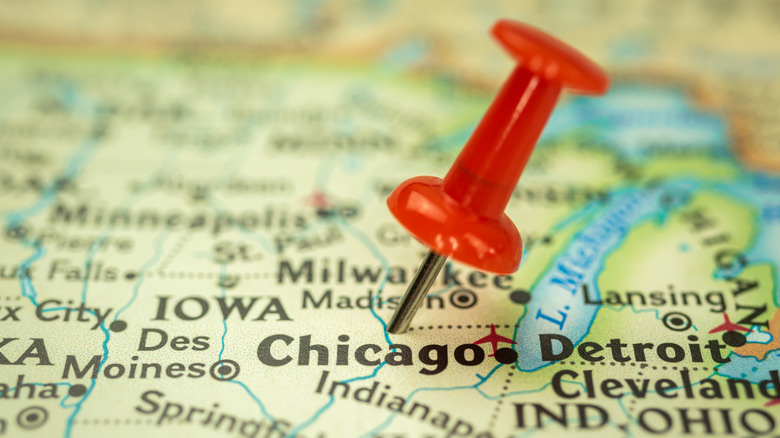 map of chicago with pin