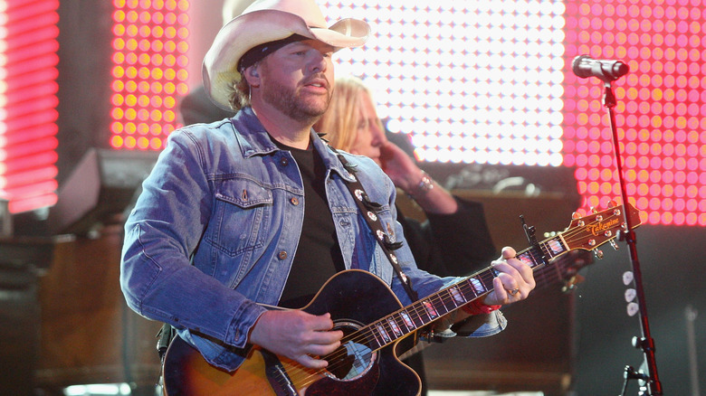 Toby Keith performs at the 2009 Nobel Peace Prize concert after President Obama received the honor