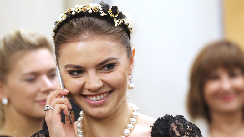 Alina Kabaeva smiling