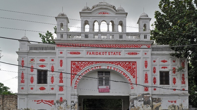 Gate erected to commemorate the Investiture of Maharaja Brijindar Singh Brar Bans Bahadur of Faridkot on November 24, 1916