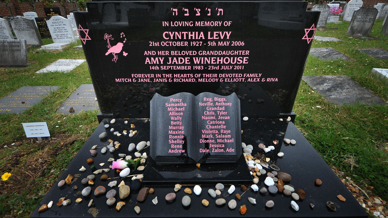 Amy Winehouse's grave 