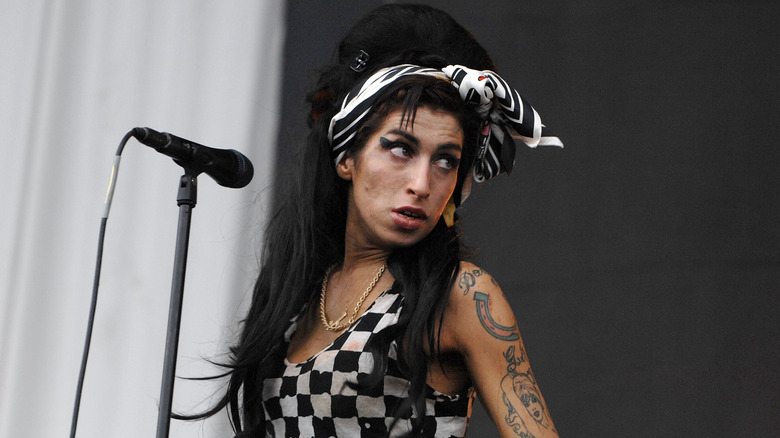 Amy Winehouse with beehive hair on stage