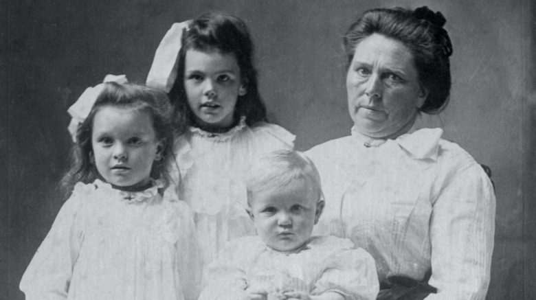 Gunness with three children
