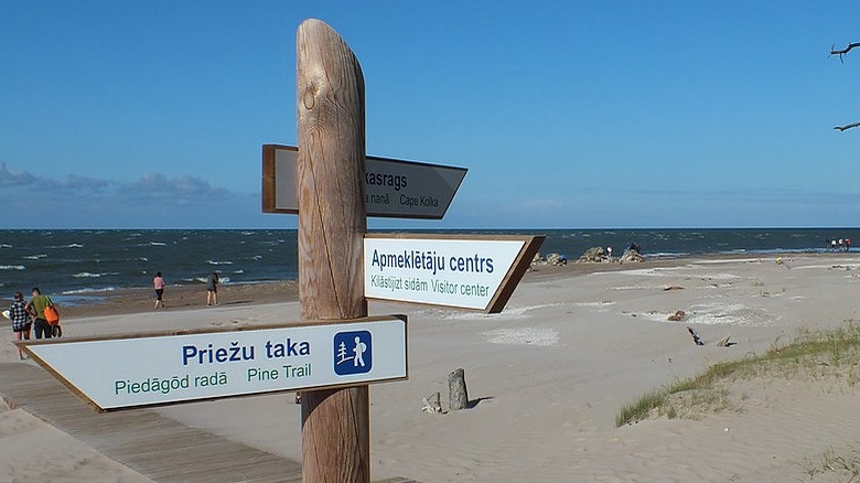 Trilingual livonian-Latvian-english sign