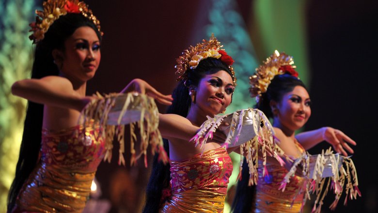 pendet dancers indonesia bali southeast asia