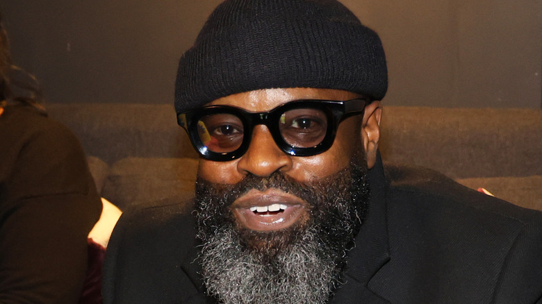 Black Thought hat and glasses