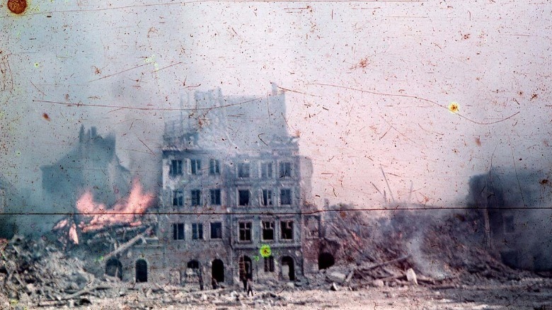 Warsaw building in ruins
