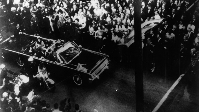JFK's motorcade just before assassination
