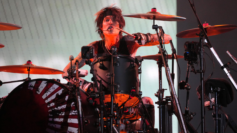 Tommy Lee playing drums