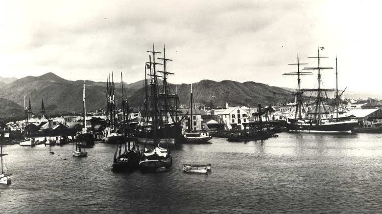 Photograph of Honolulu harbour in 1881