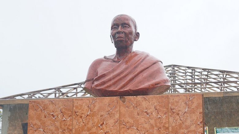 Yaa Asantewaa statue