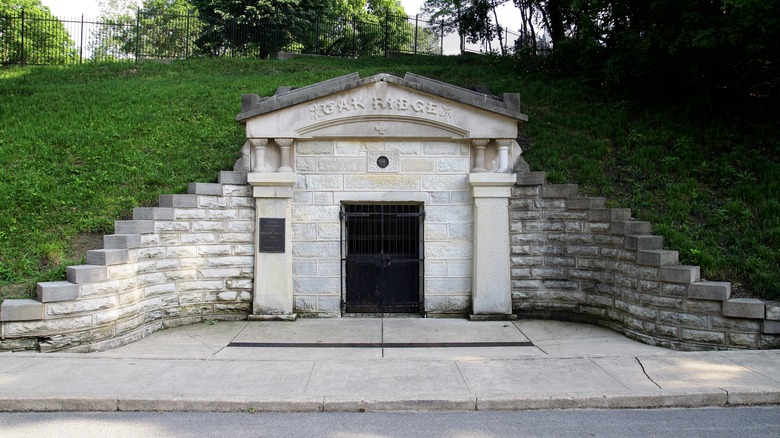 Oak Ridge cemetery Lincoln's temporary vault
