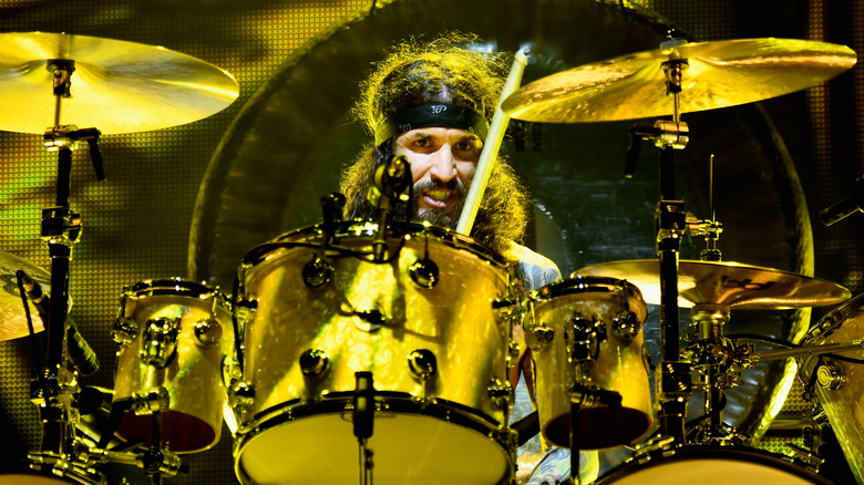 Tommy Clufetos playing drums
