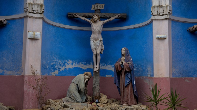 Statue of Mary Magdalene witnessing Jesus' death