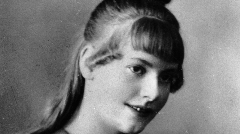 Young Garbo at Thirteen with bangs