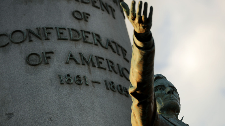 Jefferson Davis statue