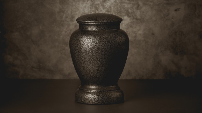 Cremation urn