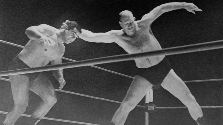Fritz Von Erich wrestling in ring