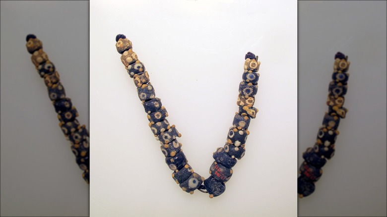 Phoenician eye beads 