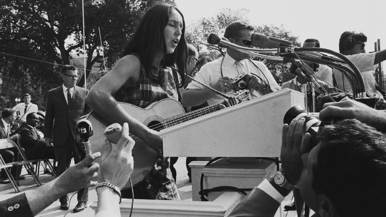 Joan Baez singing to crowd
