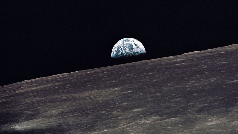 Earthrise on Moon