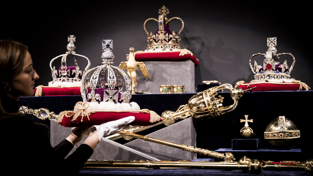replica of crown jewels being shown in case
