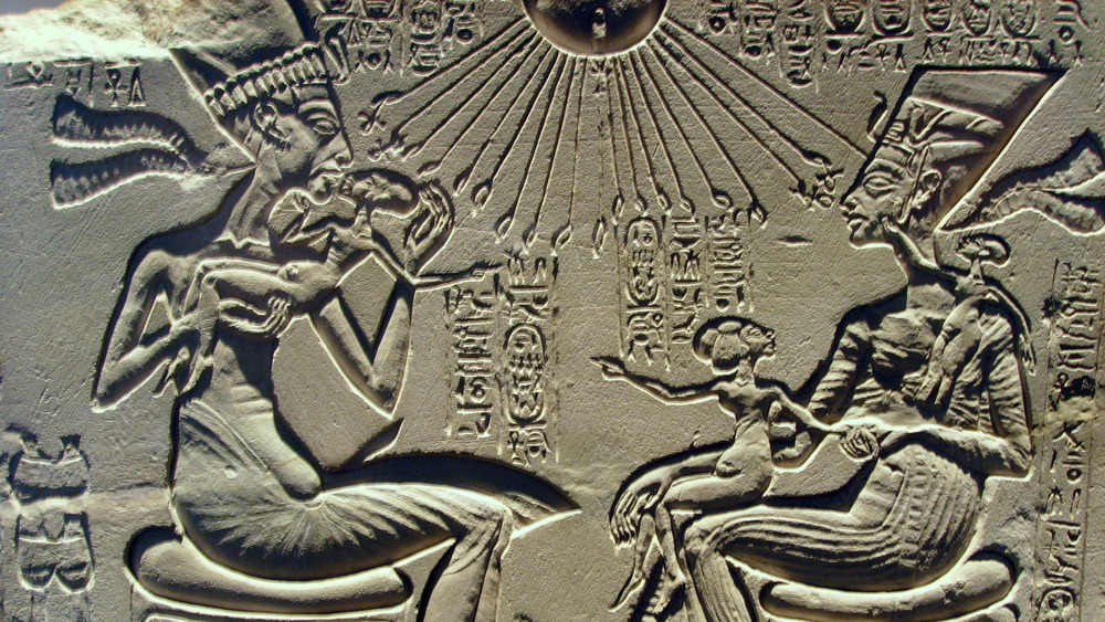 house altar showing Ancient Egyptian pharaoh Akhenaten, Nefertiti and three of their daughters