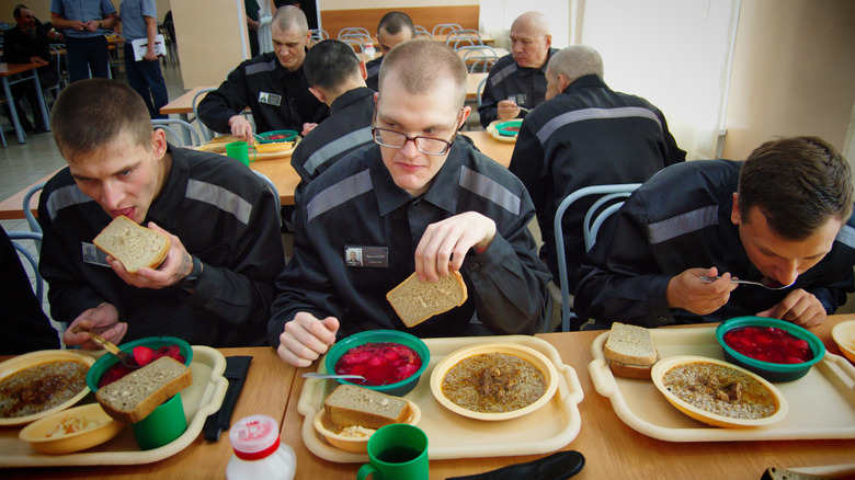 Prisoners in a Russian prison lunch in the dining room
