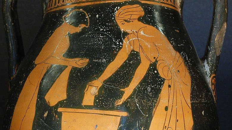 Ancient Greek vase, women washing clothes