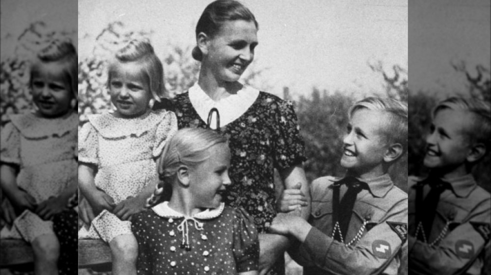 German mother with children