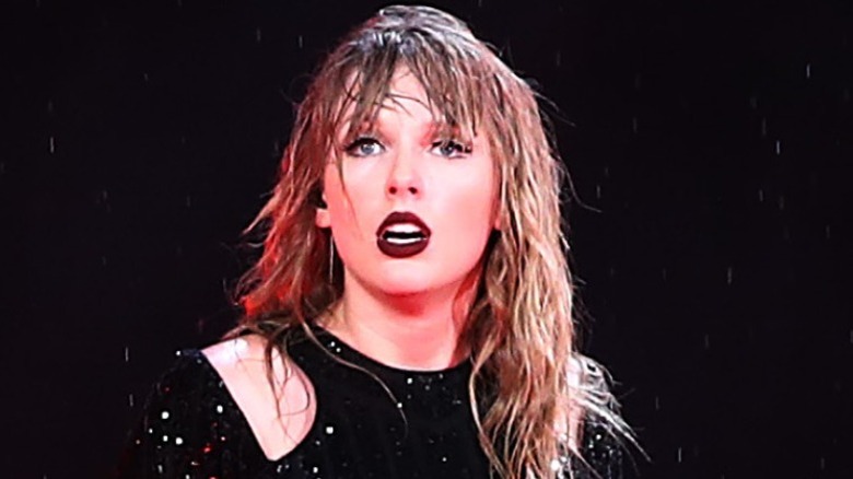 Taylor Swift performing in 2018