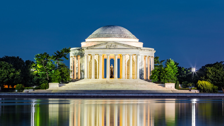 Photo of the Jefferson Memorial 