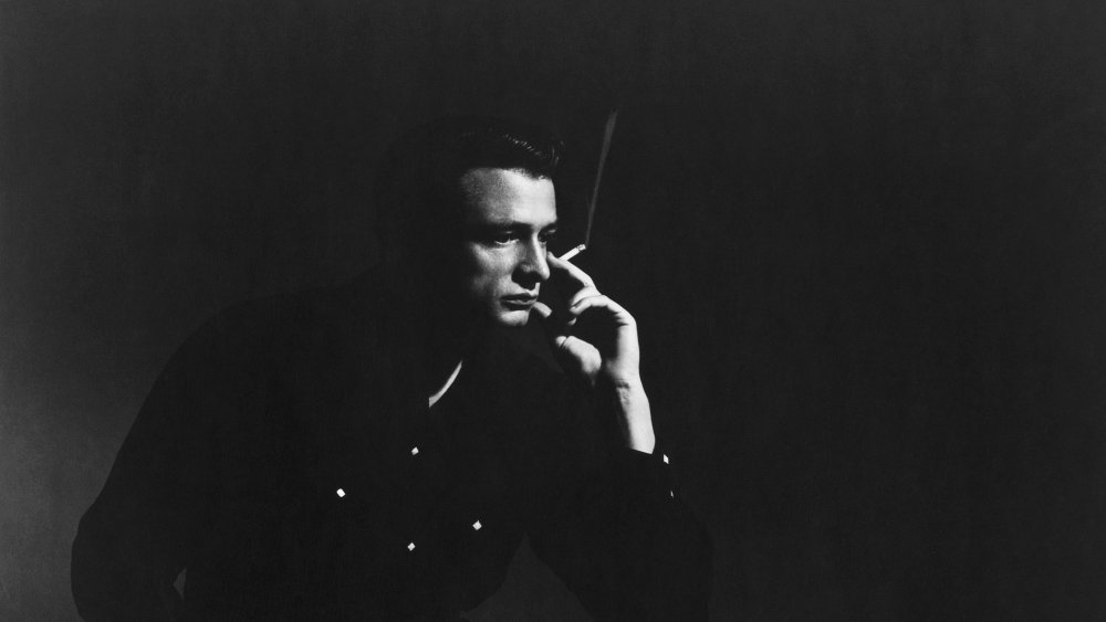 A profile shot of Johnny Cash posing 