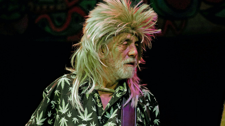 Chong with a wig on stage