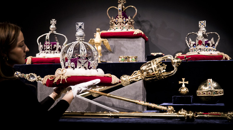 Replicas of English crown jewels