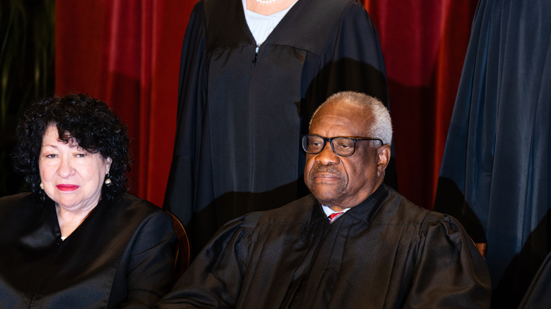 Justices Clarence Thomas and Sonia Sotomayor pose for photo