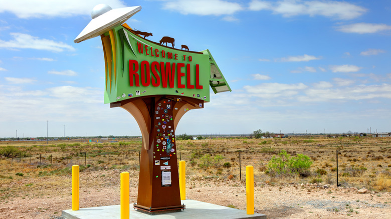 Roswell welcome sign