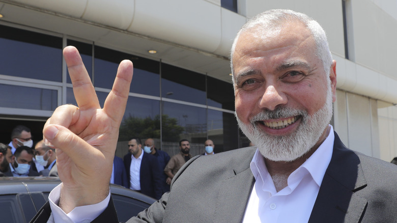 Ismail Haniyeh makes peace sign